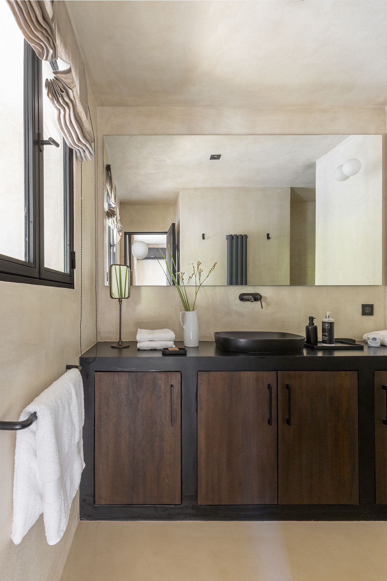 Guest bathroom in tadelakt and stone