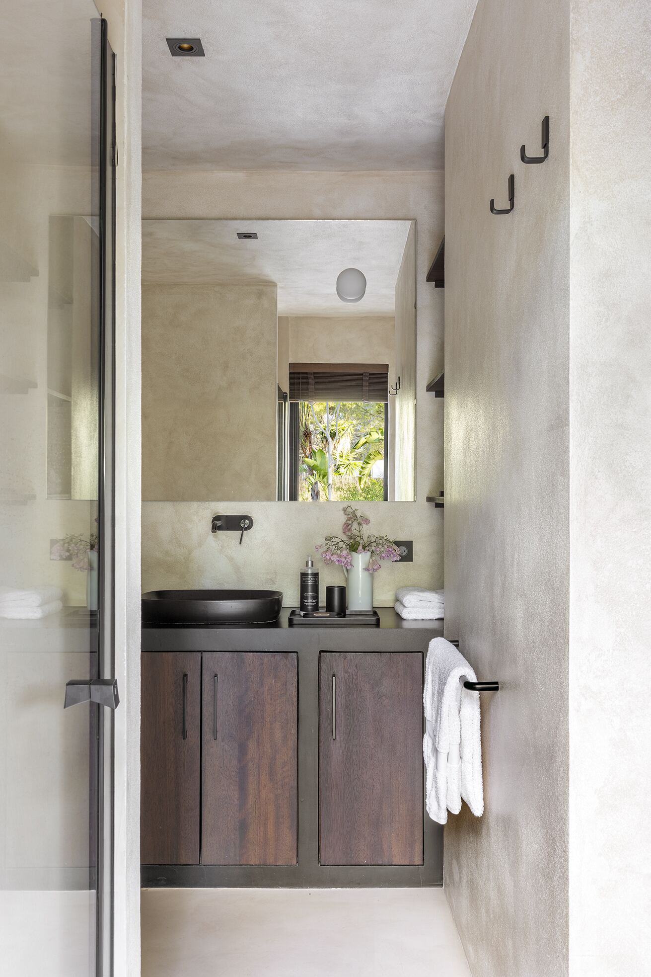 Guest bathroom basin detail