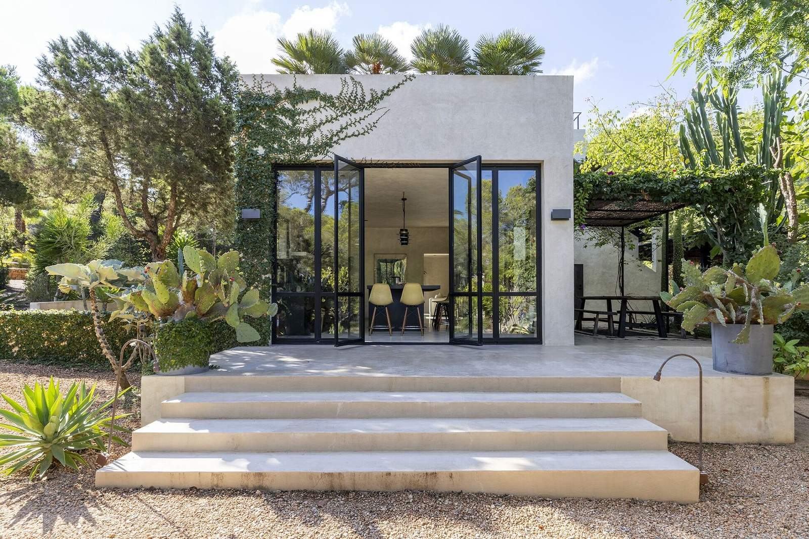 Front view of the kitchen pavilion with cactus garden and terrace